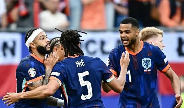 九游娱乐中心-莱万多夫斯基受伤了吗