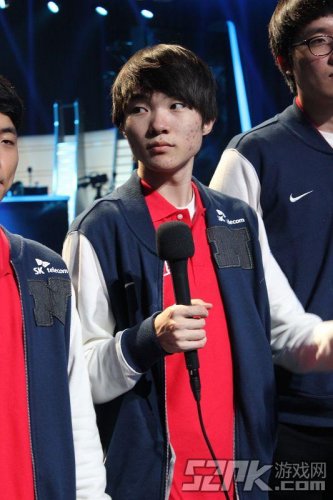 九游娱乐中心-Faker新星险胜表现突出，MAD前途光明！(faker沦为替补的真正原因)