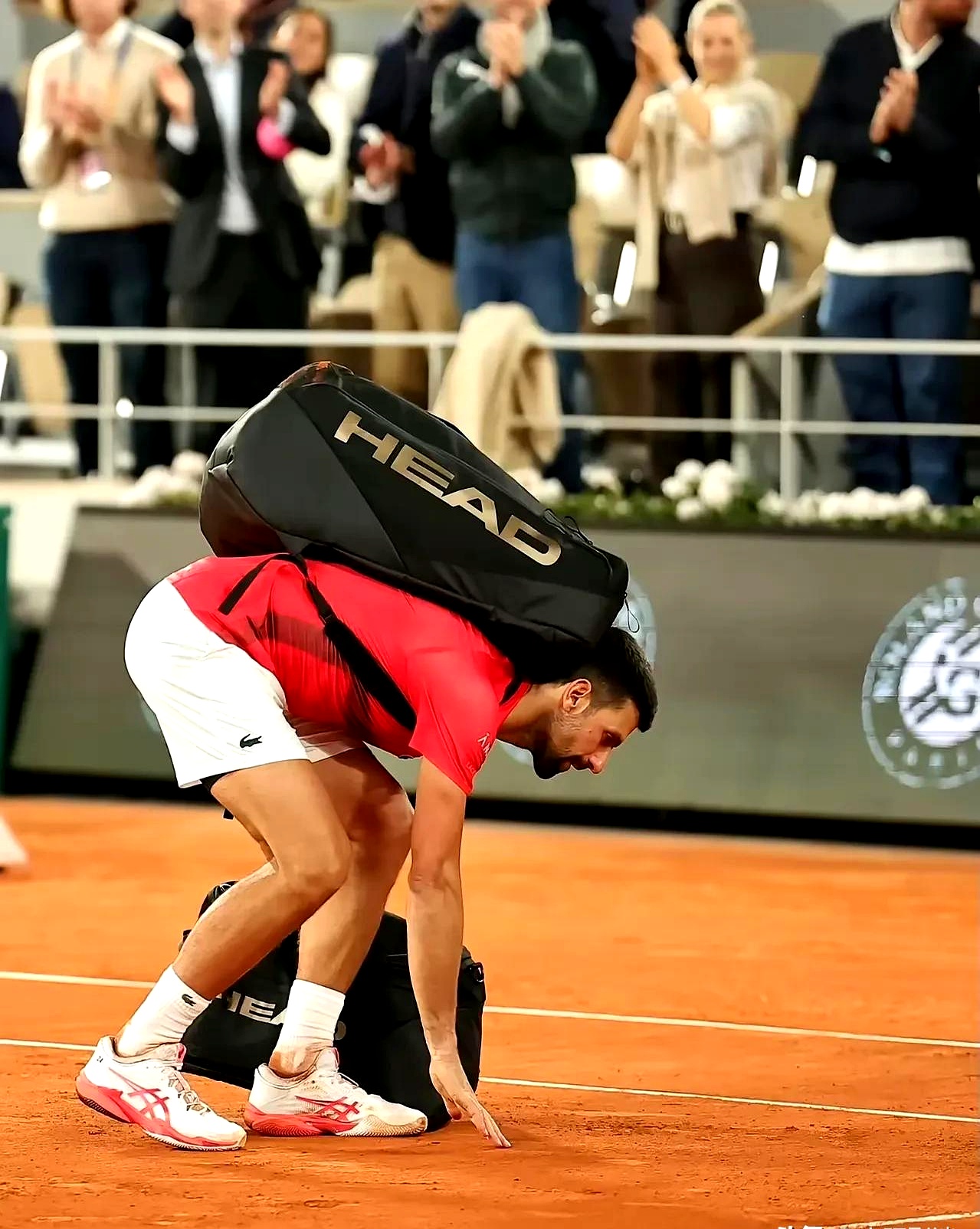 九游娱乐中心-巴塞罗那引发争议！，德约科维奇官方宣布领先优势明显新规引发球迷热议(德约科维奇比赛最新消息)