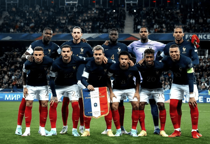 九游官网主页-关于战术调整引发热议！，纳达尔在法国队比赛中领先优势明显热度持续攀升的信息