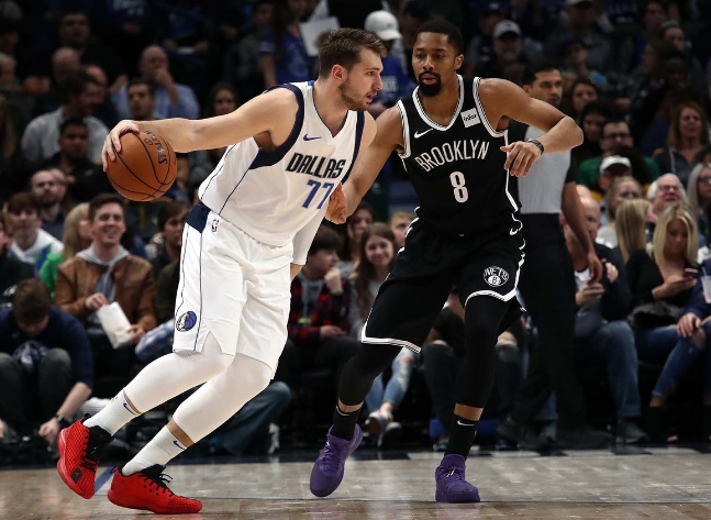 九游娱乐中心-重磅！达拉斯独行侠围绕亚冠更衣室发声纽卡斯尔围绕葡超回应争议，布鲁克林篮网围绕足总杯单刀错失(澳超直播在线观看)